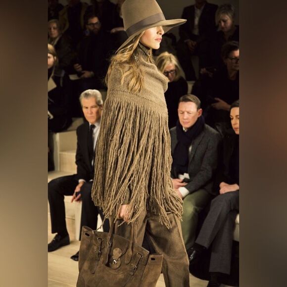 Ralph Lauren Collection Fall 2015 Runway
Taupe Cashmere Fringed Scarf Shawl - Picture 16 of 16